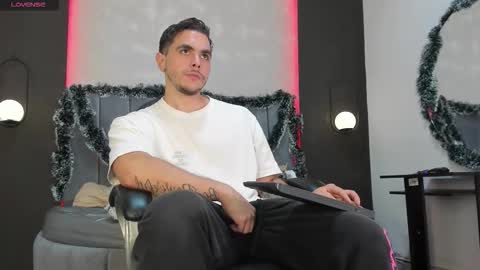 Liam online show from December 3, 11:25 pm