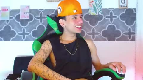 Snapshot of liamblaze chatting on December 1, 10:15 pm liamblaze online show from December 1, 10:15 pm