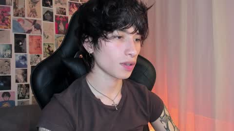 Snapshot of liamelf chatting on December 17, 6:02 am Liam online show from December 17, 6:02 am