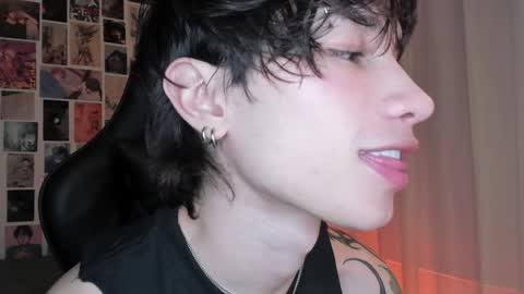 Snapshot of liamelf chatting on December 19, 6:23 am Liam online show from December 19, 6:23 am