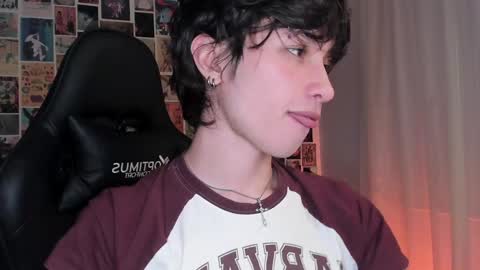 Snapshot of liamelf chatting on December 27, 7:08 am Liam online show from December 27, 7:08 am