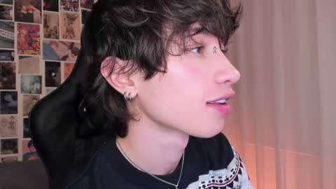 Snapshot of liamelf chatting on December 29, 6:35 am Liam online show from December 29, 6:35 am