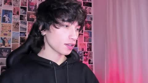 Snapshot of liamelf chatting on January 14, 3:32 am Liam online show from January 14, 3:32 am