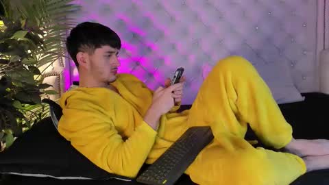 Snapshot of liammuller chatting on December 3, 12:25 pm liammuller online show from December 3, 12:25 pm