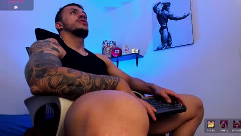 Snapshot of liamreigns_ chatting on June 17, 4:26 am liam online show from June 17, 4:26 am