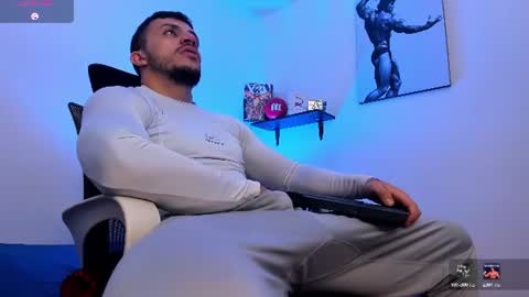 Snapshot of liamreigns_ chatting on June 18, 2:34 am liam online show from June 18, 2:34 am