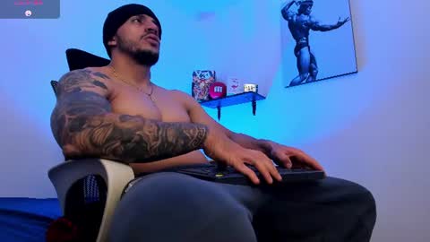 Snapshot of liamreigns_ chatting on June 22, 5:04 am liam online show from June 22, 5:04 am