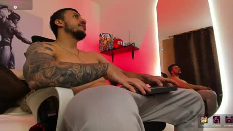 Snapshot of liamreigns_ chatting on July 2, 5:02 am liam online show from July 2, 5:02 am