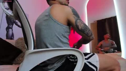 Snapshot of liamreigns_ chatting on July 4, 9:59 am liam online show from July 4, 9:59 am