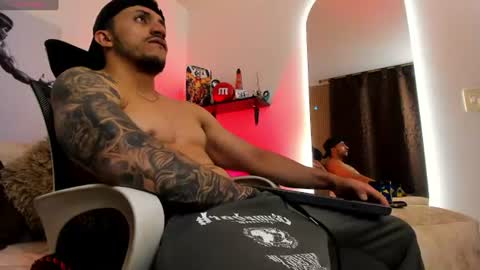 Snapshot of liamreigns_ chatting on July 28, 3:13 am liam online show from July 28, 3:13 am