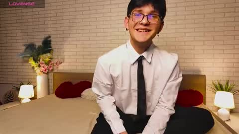 Snapshot of liamrivers chatting on November 14, 2:27 pm liamrivers online show from November 14, 2:27 pm