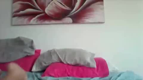 Snapshot of liamrosezn chatting on December 28, 5:33 am LiamRose online show from December 28, 5:33 am