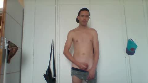 Snapshot of liamrosezn chatting on March 29, 6:02 am LiamRose online show from March 29, 6:02 am