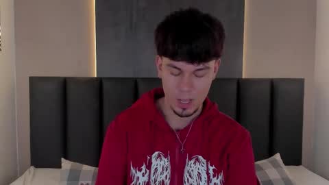 Liam Thunder online show from November 18, 3:01 am