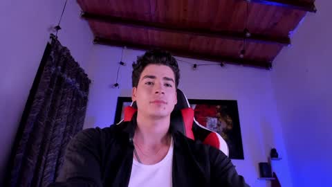 liamwyatt_ online show from December 3, 7:10 am