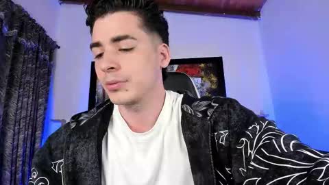 Snapshot of liamwyatt_ chatting on February 5, 4:17 am liamwyatt_ online show from February 5, 4:17 am