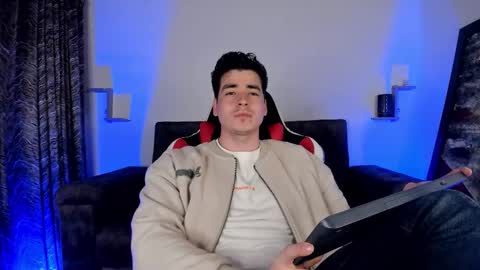 Snapshot of liamwyatt_ chatting on March 16, 2:17 am liamwyatt_ online show from March 16, 2:17 am