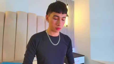 lian_cameron online show from May 13, 11:55 pm