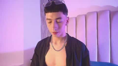 lian_cameron online show from June 16, 3:31 am