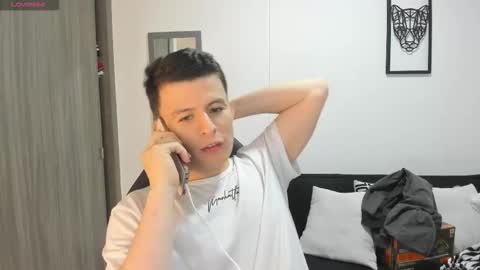 Snapshot of lian_eathan chatting on October 16, 10:00 pm lian_eathan online show from October 16, 10:00 pm