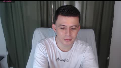 Snapshot of lian_eathan chatting on October 28, 7:49 pm lian_eathan online show from October 28, 7:49 pm