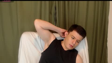 Snapshot of lian_eathan chatting on November 12, 10:30 pm lian_eathan online show from November 12, 10:30 pm