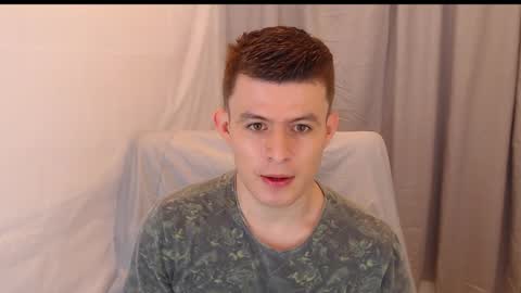 Snapshot of lian_eathan chatting on December 3, 3:21 pm lian_eathan online show from December 3, 3:21 pm