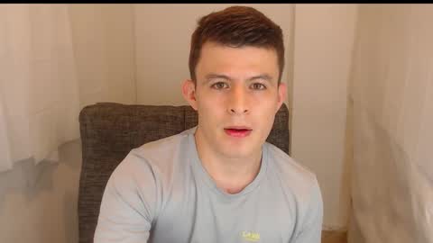 Snapshot of lian_eathan chatting on December 15, 1:10 am lian_eathan online show from December 15, 1:10 am