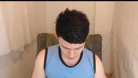 Snapshot of lian_eathan chatting on December 20, 11:12 pm lian_eathan online show from December 20, 11:12 pm