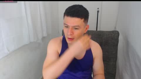 Snapshot of lian_eathan chatting on February 22, 3:54 pm lian_eathan online show from February 22, 3:54 pm