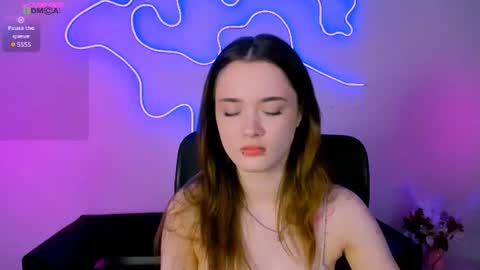 Snapshot of liana_kisses chatting on June 14, 6:32 pm Little Liana online show from June 14, 6:32 pm