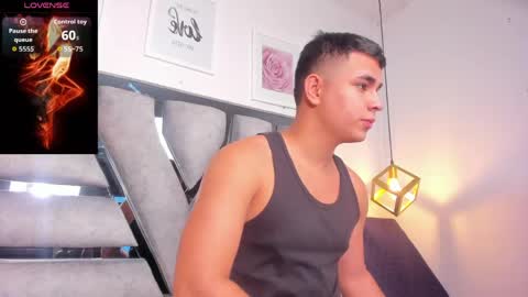 lianfox_ online show from May 2, 12:54 pm