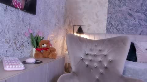 Snapshot of liannaa_ chatting on November 15, 7:43 pm Lian online show from November 15, 7:43 pm