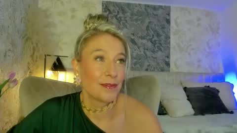 Snapshot of liannaa_ chatting on November 25, 7:36 pm Lian online show from November 25, 7:36 pm