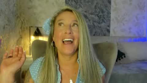 Snapshot of liannaa_ chatting on December 3, 7:34 pm Lian online show from December 3, 7:34 pm