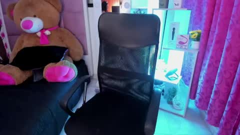liany_taylor online show from May 1, 3:00 am