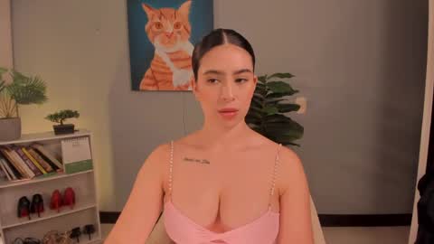 Snapshot of liapearce chatting on May 26, 12:34 pm Lia online show from May 26, 12:34 pm