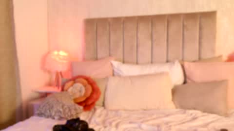 Liora online show from April 28, 9:20 pm