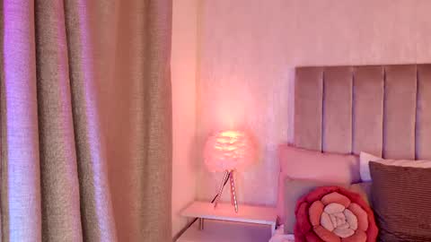 Snapshot of liarasol chatting on July 18, 10:35 pm Liora online show from July 18, 10:35 pm