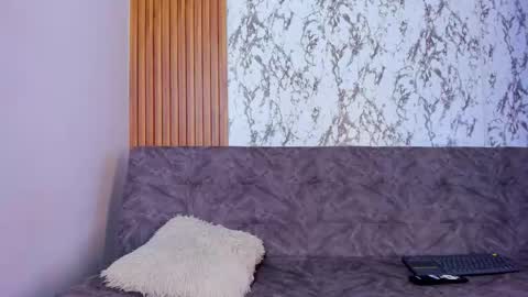 liaross online show from November 12, 5:13 pm