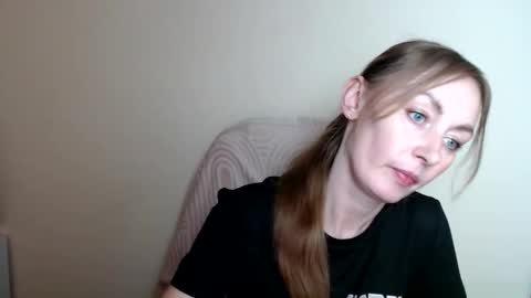 Snapshot of liasais_ chatting on June 6, 12:21 pm Lia online show from June 6, 12:21 pm