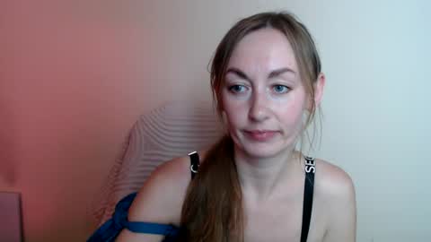 Snapshot of liasais_ chatting on June 28, 12:33 pm Lia online show from June 28, 12:33 pm
