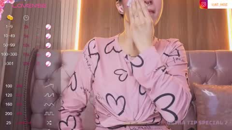 Snapshot of liat_hoz chatting on February 10, 9:57 am Dani online show from February 10, 9:57 am