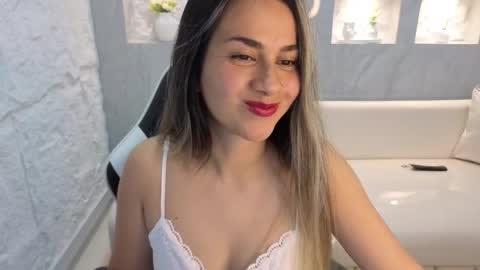 Snapshot of liat_white_tx chatting on October 23, 2:27 pm Online 800 to 1400 online show from October 23, 2:27 pm