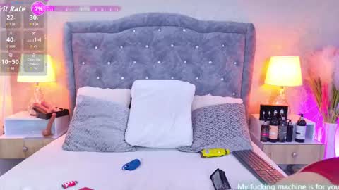 Snapshot of liateylor chatting on July 5, 7:10 pm Lia online show from July 5, 7:10 pm