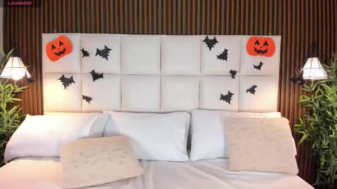  LIA TINK  online show from October 31, 5:25 pm