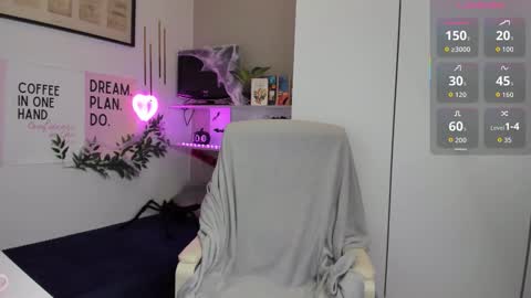 Lia online show from November 7, 8:03 am