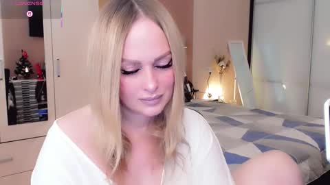 Snapshot of libby_nora chatting on January 12, 11:37 am Libby online show from January 12, 11:37 am