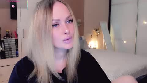 Snapshot of libby_nora chatting on March 4, 9:04 am Libby online show from March 4, 9:04 am