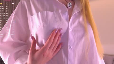 Snapshot of libbyshepard chatting on November 18, 3:27 pm Elena online show from November 18, 3:27 pm